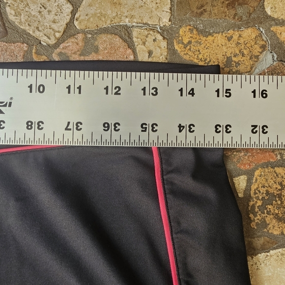 Under Armour HeatGear Running Shorts, Black and Pink And White, Size Small - Picture 8 of 9